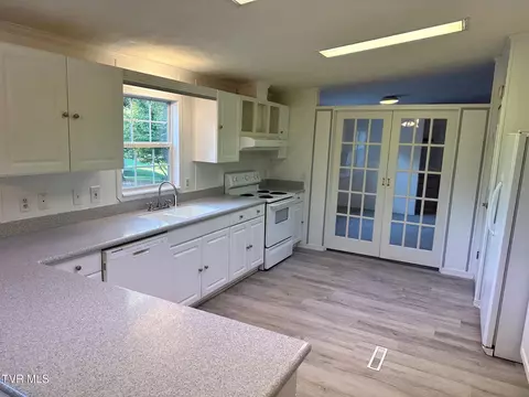 Kitchen - 183 Morgan Lane Fall Branch Tn 37656, Fall Branch, TN 37656 photo 2 of 8