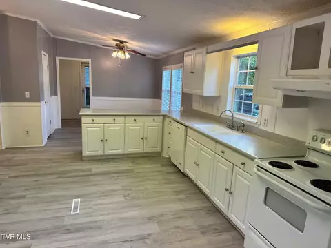 Kitchen - 183 Morgan Lane Fall Branch Tn 37656, Fall Branch, TN 37656 photo 8 of 8