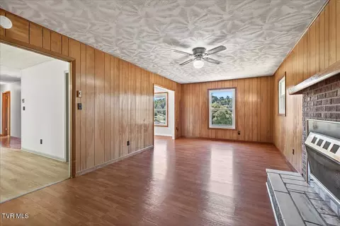 Living - 160 Forrest Road Fall Branch Tn 37656, Fall Branch, TN 37656 photo 8 of 12