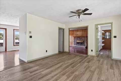 Living - 160 Forrest Road Fall Branch Tn 37656, Fall Branch, TN 37656 photo 11 of 12