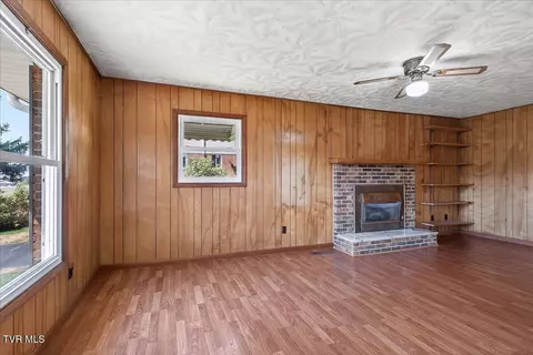Living - 160 Forrest Road Fall Branch Tn 37656, Fall Branch, TN 37656 photo 5 of 12