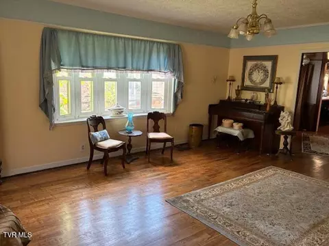 Living - 139 NE 7th St Norton Va 24273, Norton, VA 24273 photo 2 of 3
