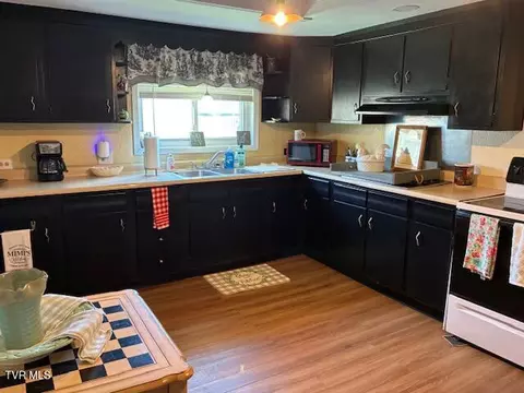 Kitchen - 139 NE 7th St Norton Va 24273, Norton, VA 24273 photo 2 of 3