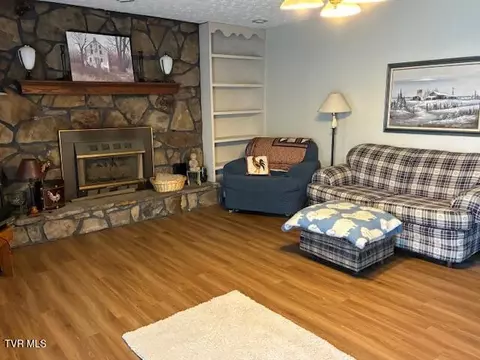 Living - 139 NE 7th St Norton Va 24273, Norton, VA 24273 photo 1 of 3
