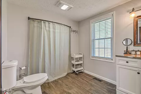 Bath - 796 E Carters Valley Road Gate City Va 24251, Gate City, VA 24251 photo 2 of 2