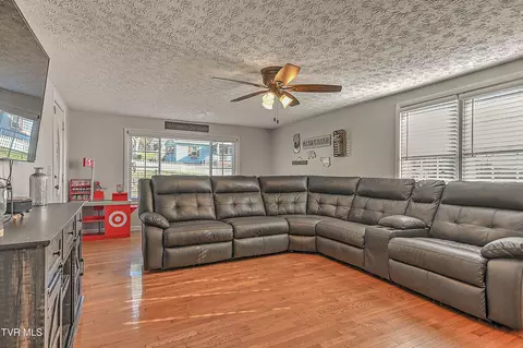 Living - 796 E Carters Valley Road Gate City Va 24251, Gate City, VA 24251 photo 2 of 2