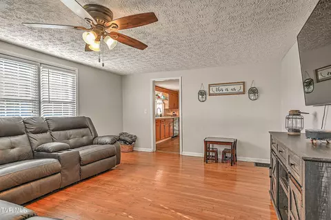 Living - 796 E Carters Valley Road Gate City Va 24251, Gate City, VA 24251 photo 1 of 2