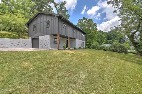 1091 Long Crescent Drive Bristol Va 24201, Bristol, VA 24201