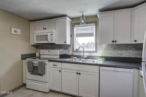 Kitchen - 751 Jackson Street Bristol Tn 37620, Bristol, TN 37620 photo 3 of 3