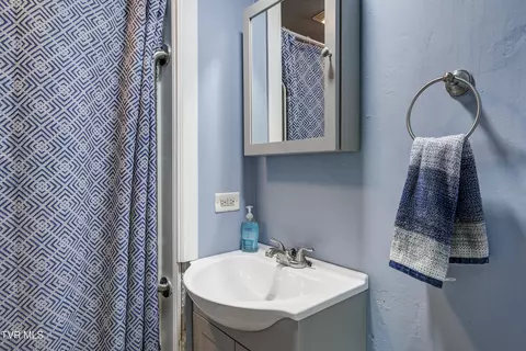 Bath - 751 Jackson Street Bristol Tn 37620, Bristol, TN 37620 photo 1 of 1