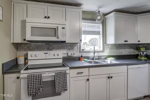 Kitchen - 751 Jackson Street Bristol Tn 37620, Bristol, TN 37620 photo 2 of 3