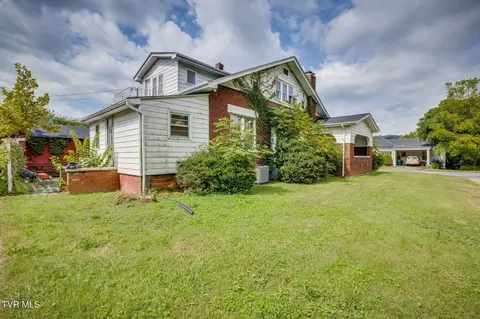Exterior - 204 Clinchfield Avenue Erwin Tn 37650, Erwin, TN 37650 photo 2 of 4