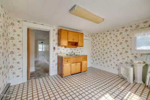 Kitchen - 204 Clinchfield Avenue Erwin Tn 37650, Erwin, TN 37650 photo 4 of 5