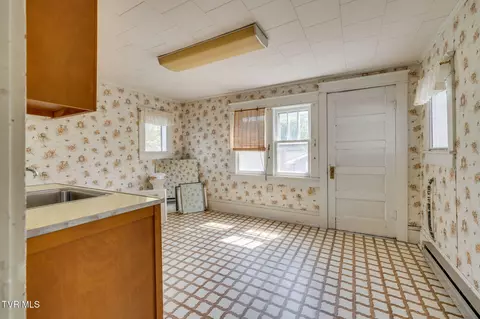 Kitchen - 204 Clinchfield Avenue Erwin Tn 37650, Erwin, TN 37650 photo 3 of 5