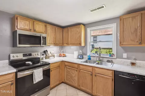 Kitchen - 706 E 2nd Street Damascus Va 24236, Damascus, VA 24236 photo 2 of 3