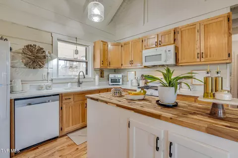 Kitchen - 320 Barren Road Chuckey Tn 37641, Chuckey, TN 37641 photo 3 of 4