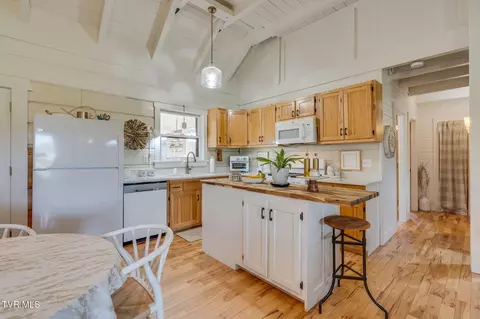 Kitchen - 320 Barren Road Chuckey Tn 37641, Chuckey, TN 37641 photo 2 of 4