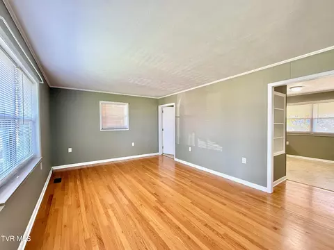 Living - 616 E Barton Ridge Road Greeneville Tn 37745, Greeneville, TN 37745 photo 1 of 2
