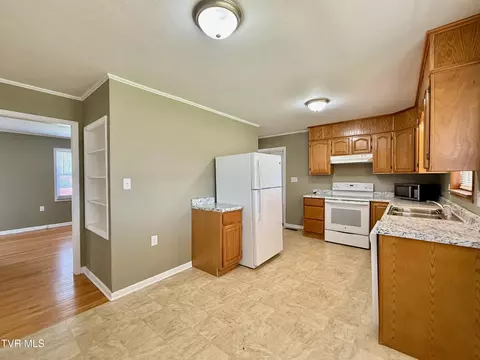 Kitchen - 616 E Barton Ridge Road Greeneville Tn 37745, Greeneville, TN 37745 photo 2 of 5