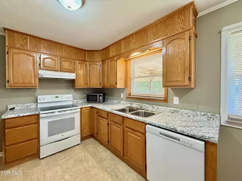 Kitchen - 616 E Barton Ridge Road Greeneville Tn 37745, Greeneville, TN 37745 photo 4 of 5