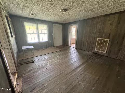 Living - 6420 Baileyton Road Greeneville Tn 37745, Greeneville, TN 37745 photo 1 of 2