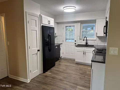 Kitchen - 6023 Crystal Lane Wise Va 24293, Wise, VA 24293 photo 2 of 2