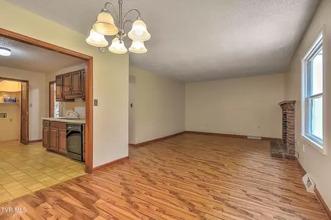 Living - 1177 Pebble Drive Bristol Va 24201, Bristol, VA 24201 photo 5 of 5