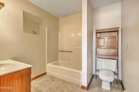 Bath - 1177 Pebble Drive Bristol Va 24201, Bristol, VA 24201 photo 1 of 3