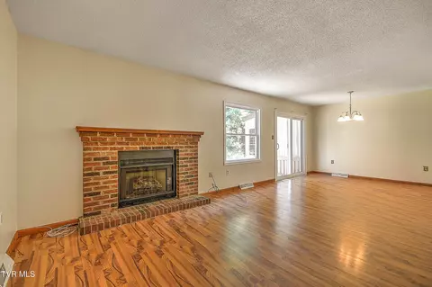 Living - 1177 Pebble Drive Bristol Va 24201, Bristol, VA 24201 photo 2 of 5