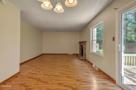 Living - 1177 Pebble Drive Bristol Va 24201, Bristol, VA 24201 photo 4 of 5