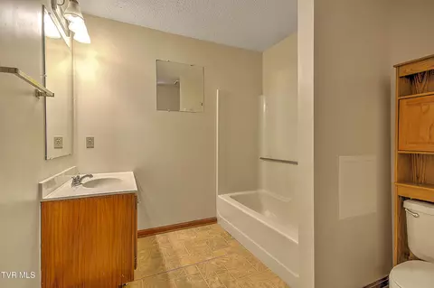 Bath - 1177 Pebble Drive Bristol Va 24201, Bristol, VA 24201 photo 2 of 3