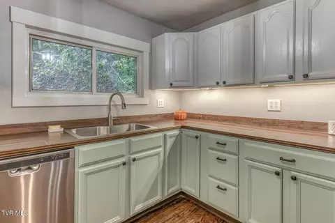 Kitchen - 301 Polly Erwin Road Erwin Tn 37650, Erwin, TN 37650 photo 2 of 4