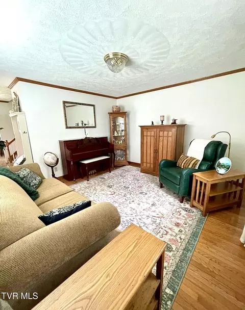 Living - 711 E Main Street Wise Va 24293, Wise, VA 24293 photo 1 of 4
