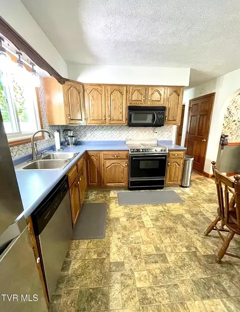 Kitchen - 711 E Main Street Wise Va 24293, Wise, VA 24293 photo 2 of 3