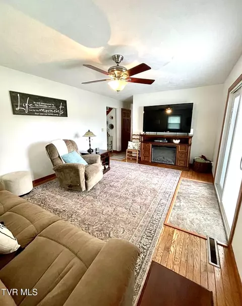 Living - 711 E Main Street Wise Va 24293, Wise, VA 24293 photo 3 of 4
