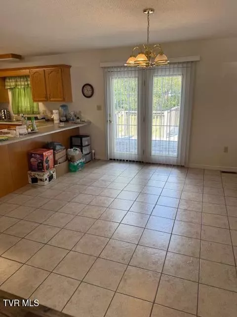 Dining - 165 Smith Avenue Erwin Tn 37650, Erwin, TN 37650 photo 3 of 3