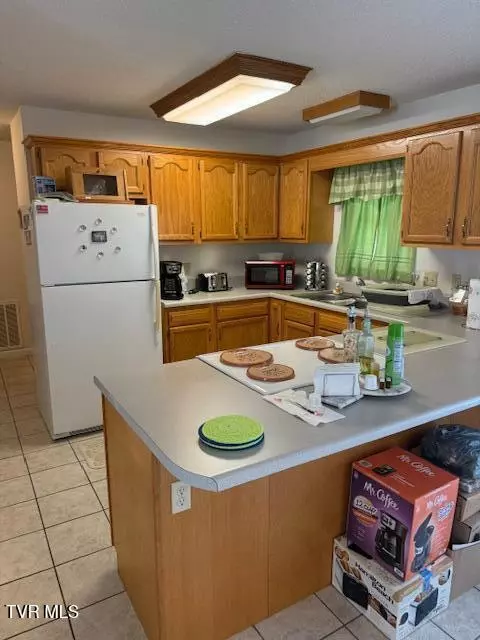 Kitchen - 165 Smith Avenue Erwin Tn 37650, Erwin, TN 37650 photo 2 of 3