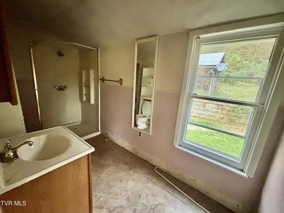 Bath - 1625 Red Fletcher Road Jonesville Va 24263, Jonesville, VA 24263 photo 2 of 2