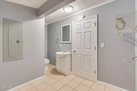 Bath - 219 New Avenue Erwin Tn 37650, Erwin, TN 37650 photo 2 of 2