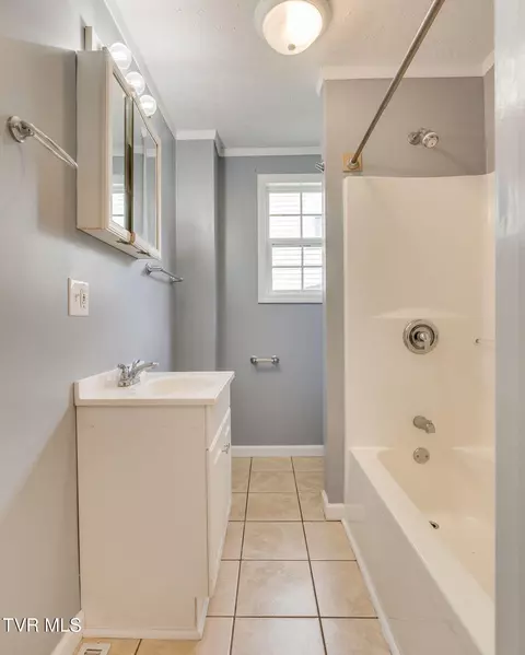 Bath - 219 New Avenue Erwin Tn 37650, Erwin, TN 37650 photo 1 of 2