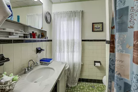 Bath - 315 Love Street Erwin Tn 37650, Erwin, TN 37650 photo 3 of 3