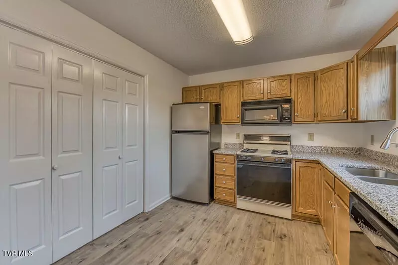 Kitchen - 1725 W Lakeview Drive 1 Johnson City Tn 37601, Johnson City, TN 37601 photo 2 of 3