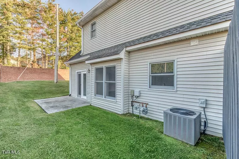 Exterior - 1725 W Lakeview Drive 1 Johnson City Tn 37601, Johnson City, TN 37601 photo 5 of 6