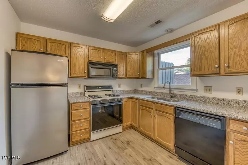 Kitchen - 1725 W Lakeview Drive 1 Johnson City Tn 37601, Johnson City, TN 37601 photo 3 of 3