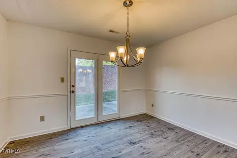 Dining - 1725 W Lakeview Drive 1 Johnson City Tn 37601, Johnson City, TN 37601 photo 1 of 2