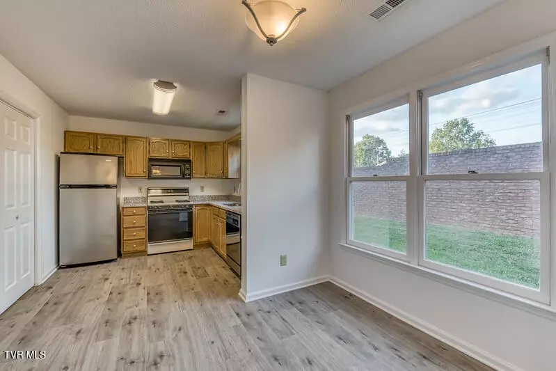 Kitchen - 1725 W Lakeview Drive 1 Johnson City Tn 37601, Johnson City, TN 37601 photo 1 of 3