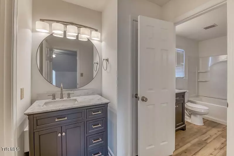 Bath - 1725 W Lakeview Drive 1 Johnson City Tn 37601, Johnson City, TN 37601 photo 3 of 3
