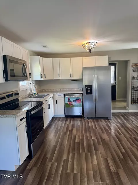 Kitchen - 136 Elliott Avenue Erwin Tn 37650, Erwin, TN 37650 photo 2 of 5