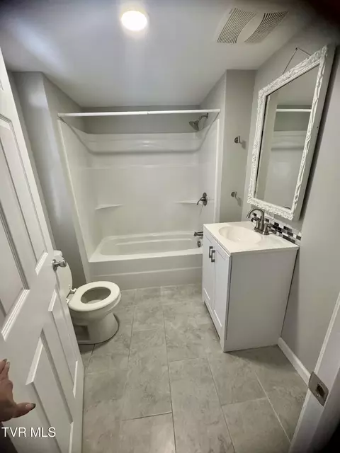 Bath - 136 Elliott Avenue Erwin Tn 37650, Erwin, TN 37650 photo 2 of 2