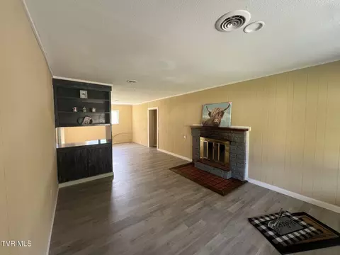 Living - 6724 Birchfield Road Wise Va 24293, Wise, VA 24293 photo 4 of 8